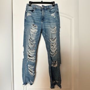 AMERICAN EAGLE EXTRA RIPPED MOM JEANS.   All order ship within 2 business days!!